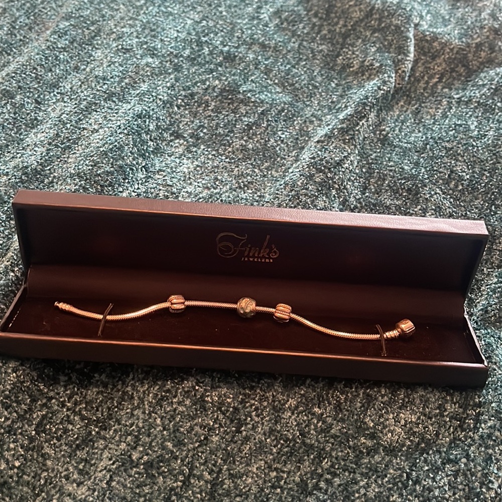 Silver Pandora Bracelet, never worn - Picture 3 of 4